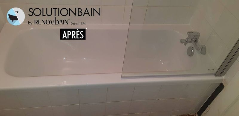Rénovation de baignoire en acrylique percée avec la pose d’une coque encastrable à Toulon dans le Var en région PACA