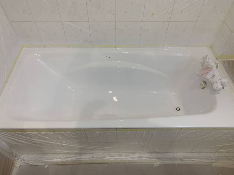 Notre zone d'activité pour ce service Pose de résine par un professionnel sur baignoire avec tâches